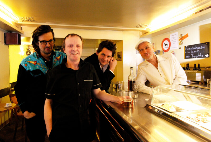 Papst und Abstinenzler Café Kairo Lorraine