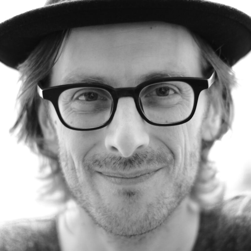 AUF EIN WORT 21: Roland Reichen: «Auf der Strecki» Café Kairo Lorraine